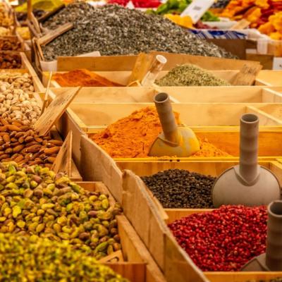 10 ierburi și mirodenii din bucătăria turcească și beneficiile lor pentru sănătate