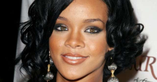  Video: Rihanna a facut poc