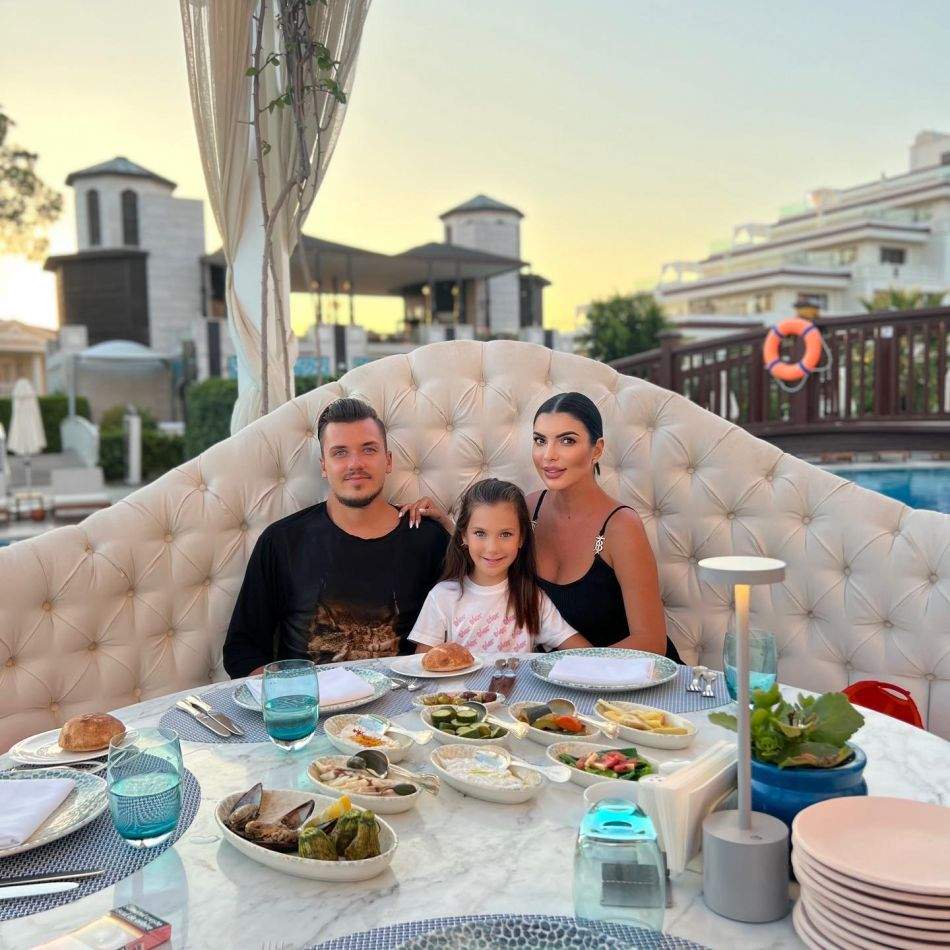 Motivul pentru care Andreea Tonciu a ales să o retragă de la școala de stat pe fiica sa: Nu vreau să se ia nimeni de ea