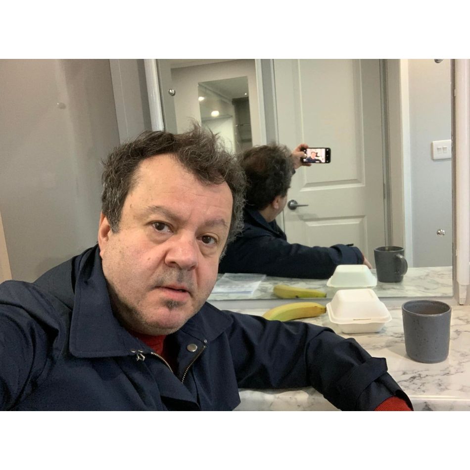 Dragoș Moștenescu a părăsit România și s-a mutat la Londra! Cu ce se ocupă actorul din serialul La Bloc?