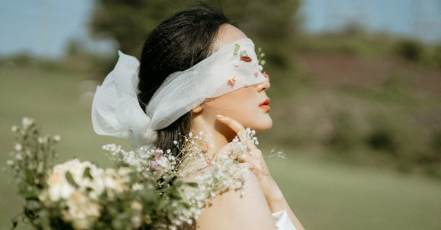 Limbajul secret al narcisiștilor: Cele 6 tactici de manipulare