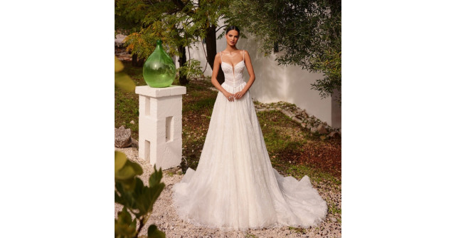 De ce să alegi o rochie de mireasă boho cu design lejer pentru o nuntă relaxată și plină de emoție 