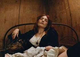 Florence + the Machine lansează piesa One Of The Greats