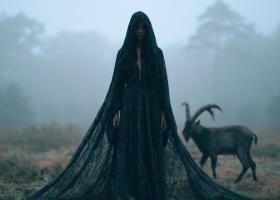 Lilith, Luna Neagră, intră în Capricorn până pe 11 iunie 2027: Ambiția, puterea și succesul își arată colții. Umbrele lovesc!
