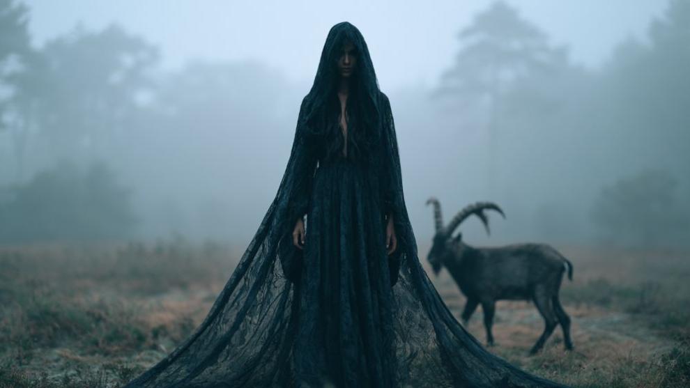 Lilith, Luna Neagră, intră în Capricorn până pe 11 iunie 2027: Ambiția, puterea și succesul își arată colții. Umbrele lovesc!