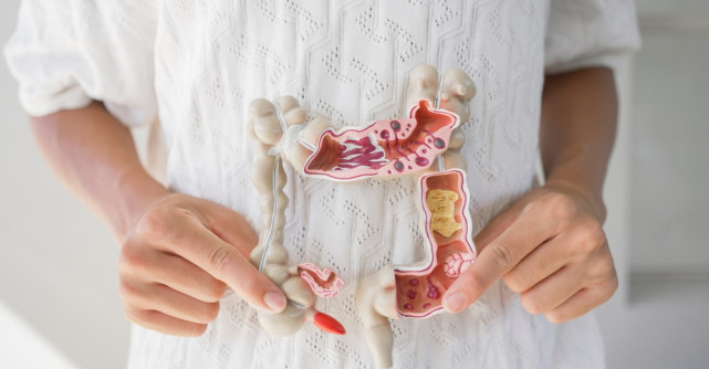 Cancerul de colon, boala nemiloasă care l-a ucis pe Mihai Leu. Ce alte vedete au mai fost diagnosticate cu această maladie 