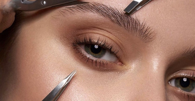 Cum să ți păstrezi sprâncenele sănătoase în 5 pași. Sfaturi de la specialist 