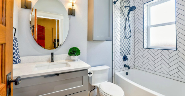 Cinci paşi simpli pentru reamenajarea unei băi la costuri minime
