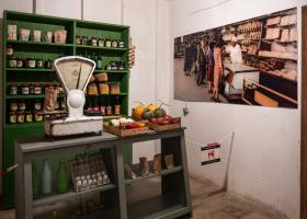 Soia, șnițel de parizer, adidași de porc și nechezol: Ce mâncau românii înainte de 1989. Portocala era cadou de Crăciun