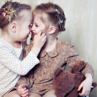 9 Motive pentru care sa fii recunoscatoare ca ai o sora
