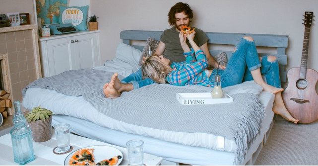 Lenjerii de pat cu mesaje romantice sau simpatice pentru un start de zi reușit