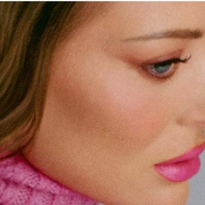  Delia lansează Scris în stele, un manifest ironic despre rolurile atribuite femeilor