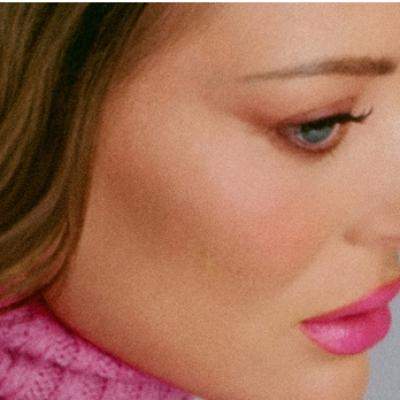  Delia lansează Scris în stele, un manifest ironic despre rolurile atribuite femeilor