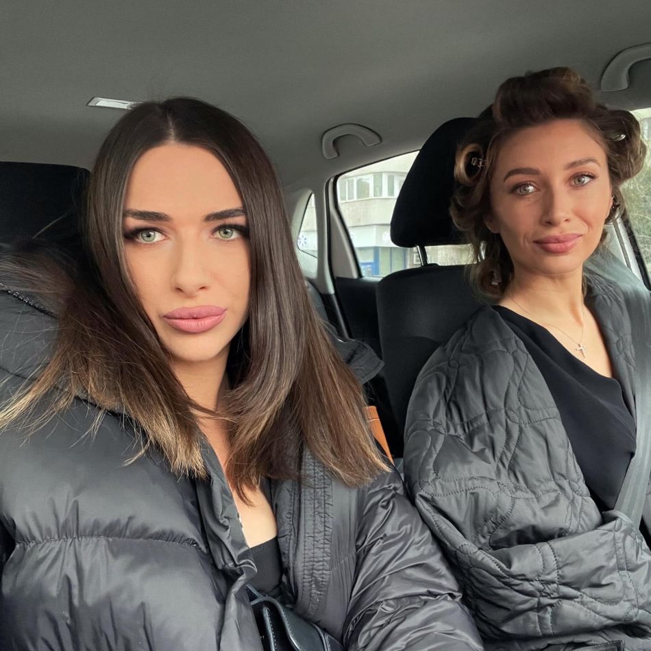 Iustina Loghin, imagini de colecție cu sora sa! Uite cât de bine seamănă cele două 