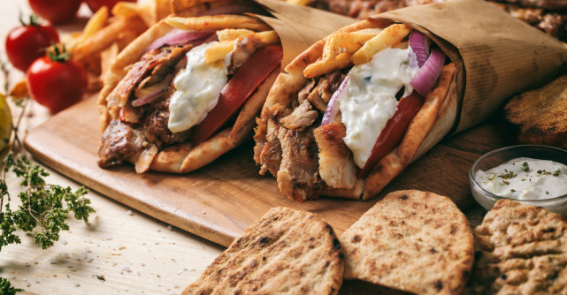 Souvlaki - rețetă autentică și variante delicioase de frigărui grecești