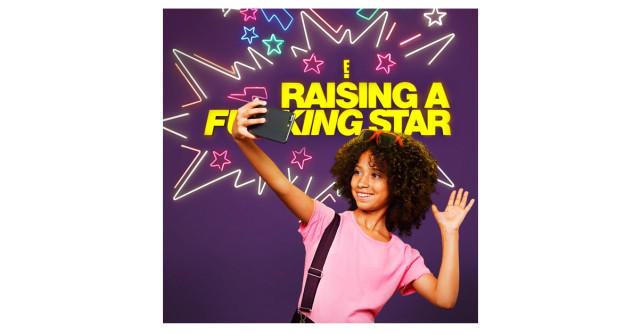 TELEVIZIUNEA E! FURĂ LUMINA REFLECTOARELOR ÎN EMISIUNEA  RAISING A F***ING STAR  DIN 6 NOIEMBRIE, ORA 22:30