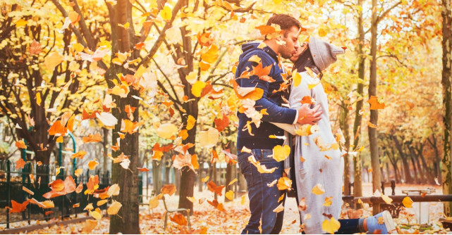 Horoscopul dragostei pentru luna Octombrie: relatiile de iubire trec prin transformari importante