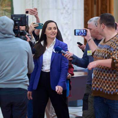 Anamaria Gavrilă cere despăgubiri lunare pentru românii vaccinați. POT vrea ca Bolojan să dea în judecată Pfizer