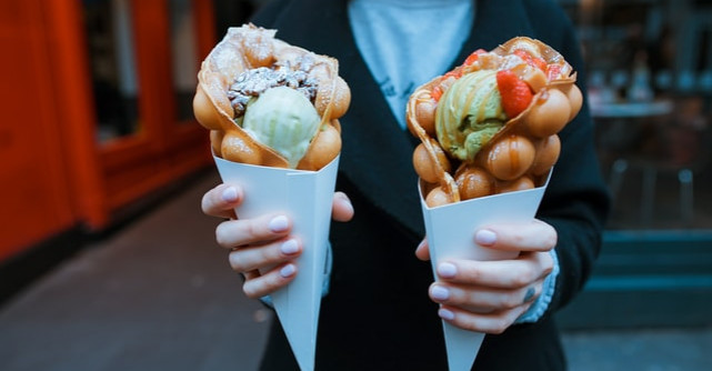 5 curiozitati despre street food: Mâncarea stradală, din Bagdadul secolului al 9-lea până în Los Angeles-ul zilelor noastre