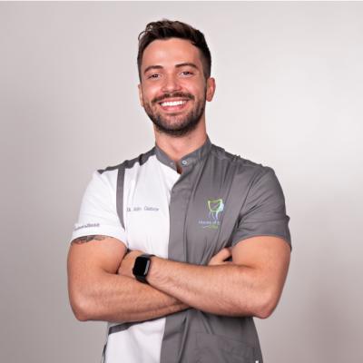 Ce faci atunci când nu mai poți salva dinții? Proteze fixe sau mobile? 