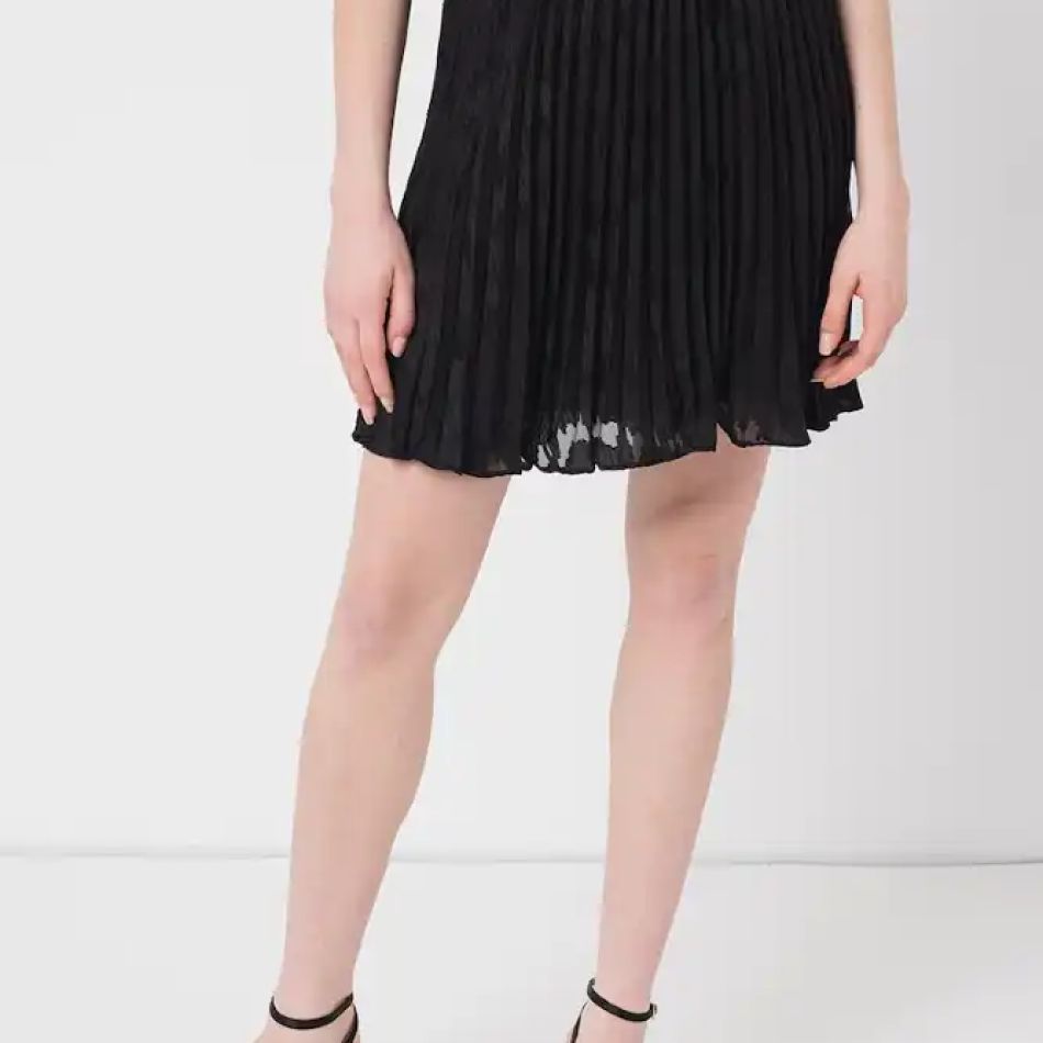 Fustele plisate: 20 de modele minunate pentru orice garderobă