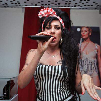 15 ani fără Amy Winehouse. Artista care a cucerit lumea cu vocea sa unică și a plecat mult prea devreme