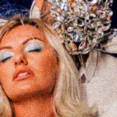 Au innebunit #Delfinii. Vara asta Criss Blaziny si Alexandra Stan sunt primii!