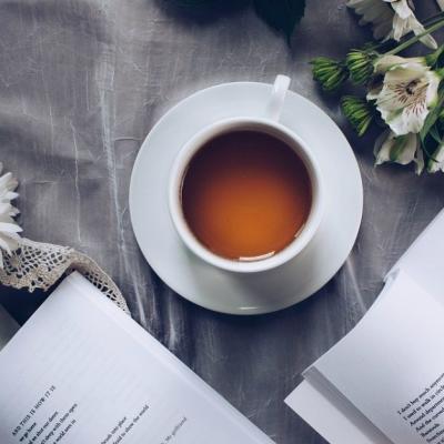 Motivul pentru care este bine să bei ceaiul cu lapte