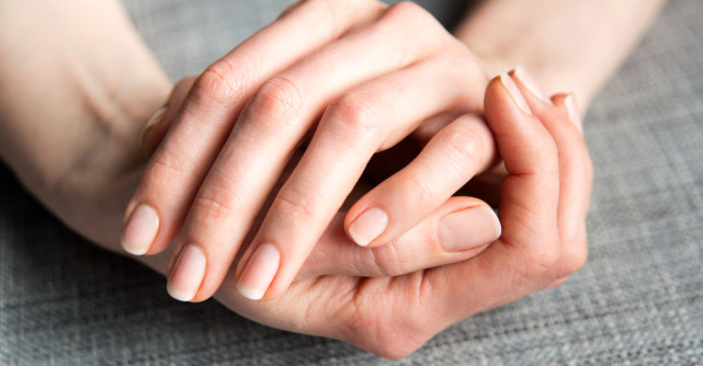 Cum sa tratezi unghiile fragile, care se exfoliaza