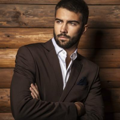 Wall-Street: Vesti rele pentru barbatii frumosi: au de suferit la job?