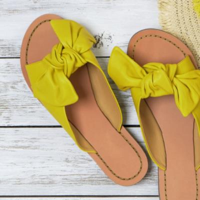 Sandale, balerini și botine de sezon: 9 reduceri de vară de care să profiți