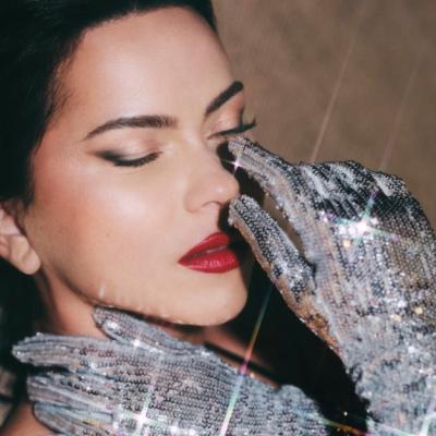 INNA lansează cea de-a doua parte a albumului 'Champagne Problems' cu 8 piese pline de energie 