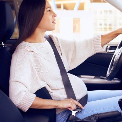 Însărcinată la volan: sfaturi pentru viitoarele mămici