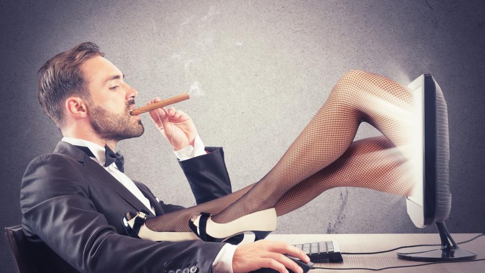 Dependența de filme porno: cum se manifestă, cum poate dăuna relației și ce poți face ca să recapeți controlul