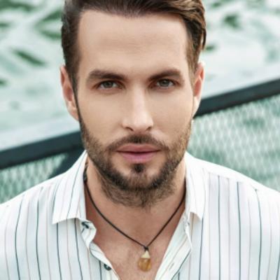 Randi lansează o nouă reinterpretare din cadrul Șlagărelor Famous: „Fată verde”