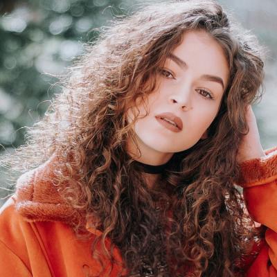 10 piese vestimentare clasice pe care orice franțuzoaică le are în garderobă