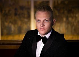 Tenorul ȘTEFAN von KORCH deschide stagiunea Filarmonicii Arad cu Carmina Burana