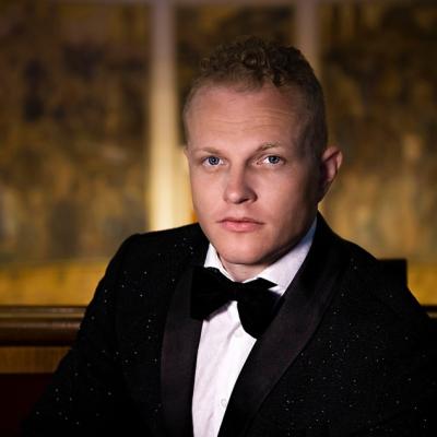 Tenorul ȘTEFAN von KORCH deschide stagiunea Filarmonicii Arad cu Carmina Burana