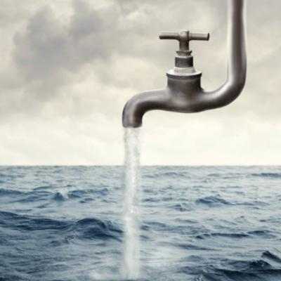 Pilda paharului cu apa, cea mai importanta metafora care va schimba modul in care gandesti