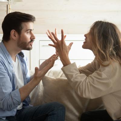 5 Adresări neplăcute spuse la nervi care pot distruge orice relație