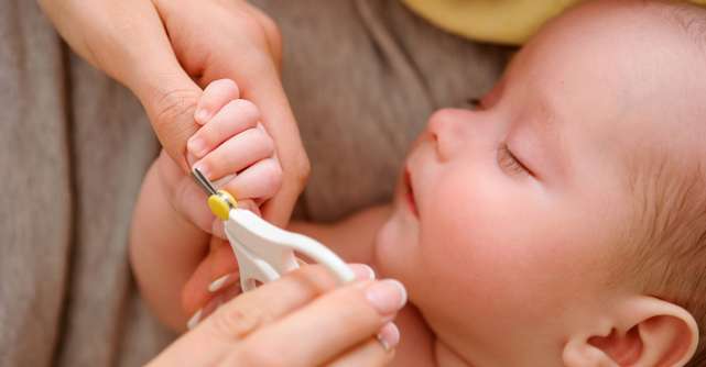 Cum tăiem și îngrijim unghiile bebelușilor