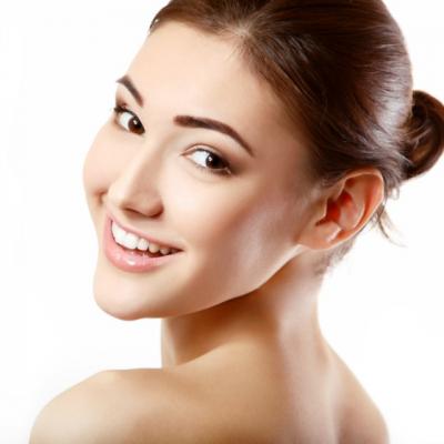 3 moduri prin care poti sa-ti mentii pielea stralucitoare pe toata durata verii