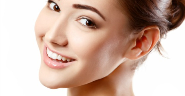 3 moduri prin care poti sa-ti mentii pielea stralucitoare pe toata durata verii