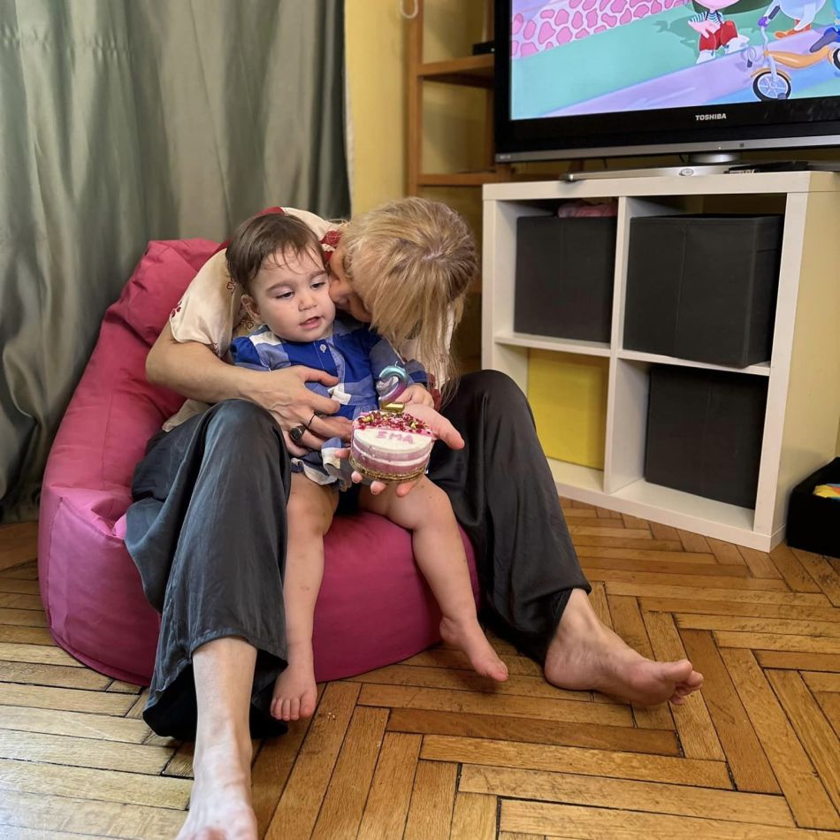 Fetița Cristinei Cioran a împlinit 2 ani! Actrița și tatăl micuței, Alex Dobrescu, s-au pozat împreună