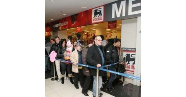 Mega Image in Bucuresti Mall - deschidere cu sute de cumparatori   