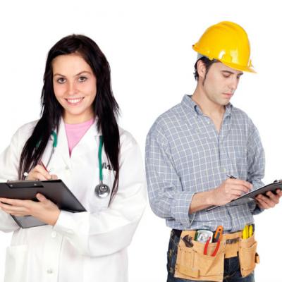 Un medic si un inginer intra intr-o ciocolaterie, apoi medicul face ASTA