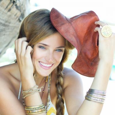 Machiajul pe plaja: sfaturi pentru un look fresh pe malul marii