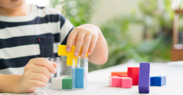 Specialiști din SUA vin la București pentru a susține un program dedicat înțelegerii și integrării persoanelor cu autism