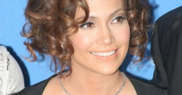 Angelina Jolie si Jennifer Lopez vin cu Stirile Zilei