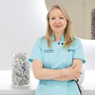 Rutina de vară pentru un ten radiant: ghidul dermatologului Iulia Cîrcu